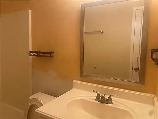 2 bed, 2.0 bath, 6400 sqft, $1,200 — Photo 4