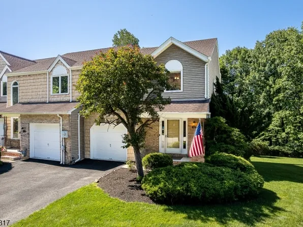 21 Edgefield Dr, Morris Plains, NJ 07950