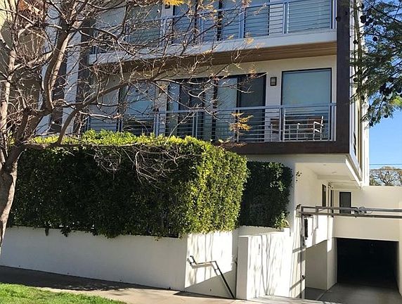 2nd image of 810 N Croft Ave #101