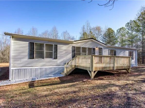 207 Ambers Ln, Commerce, GA 30530
