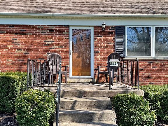 3rd image of 8442 Wuest Rd