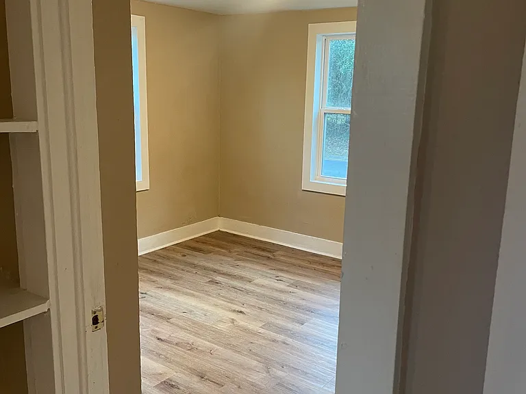 109 Phelps St — Photo 6