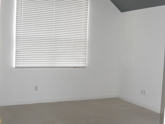 3rd image of 3922 Dell Ln