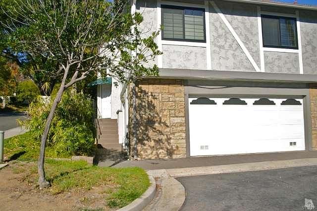 1st image of 29619 Strawberry Hill Dr