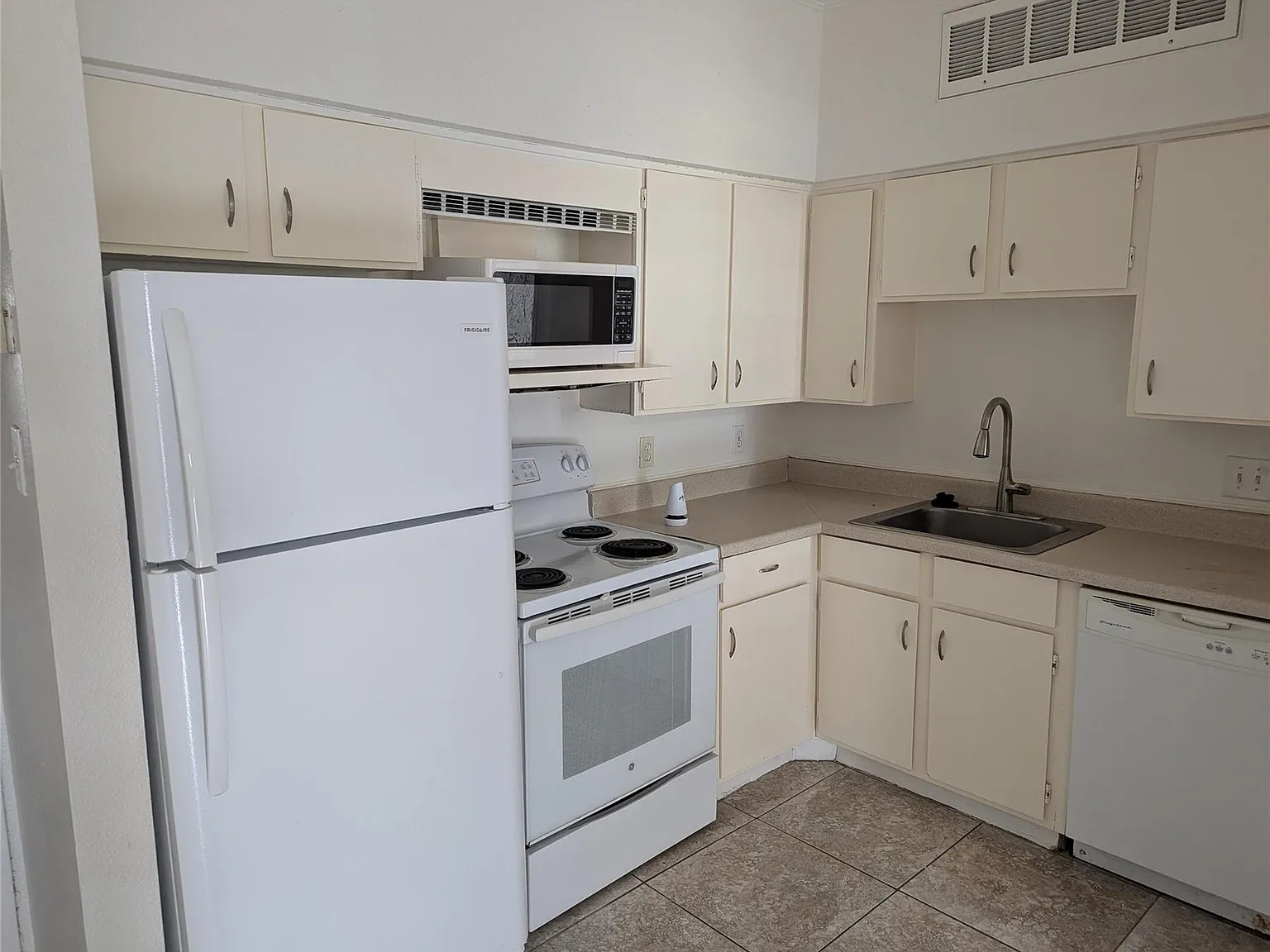 1 bed, 1.0 bath, 467 sqft, $850 — Photo 4