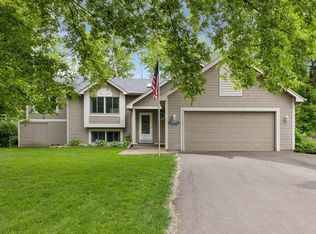 4049 Stockdale Dr, Vadnais Heights, MN 55127