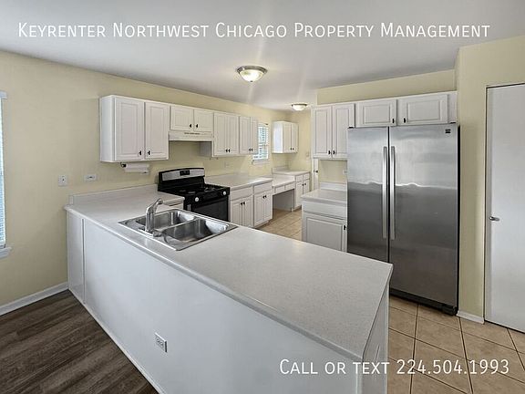 2nd image of 790 Wedgewood Cir