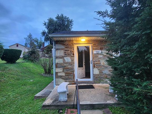 3rd image of 220 County Line Rd