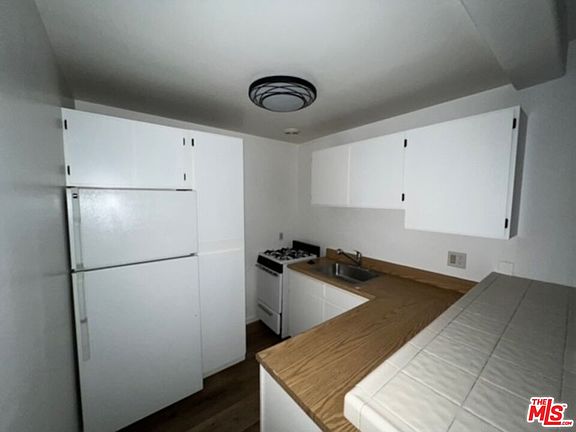 5th image of 821 S Wilton Pl APT 108