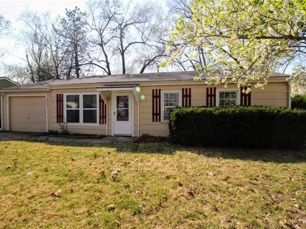 1743 Maple Ln, Lawrence, KS 66044