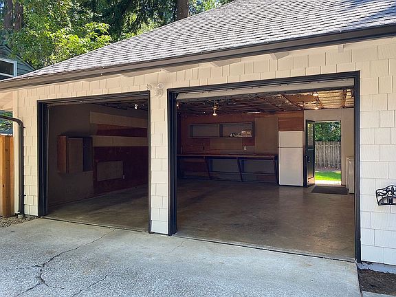 Double car garage w/ bench.