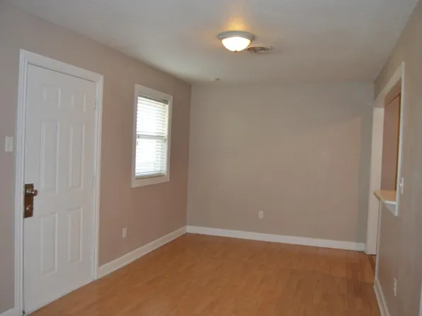 1507 N 10th St, Baytown, TX 77520