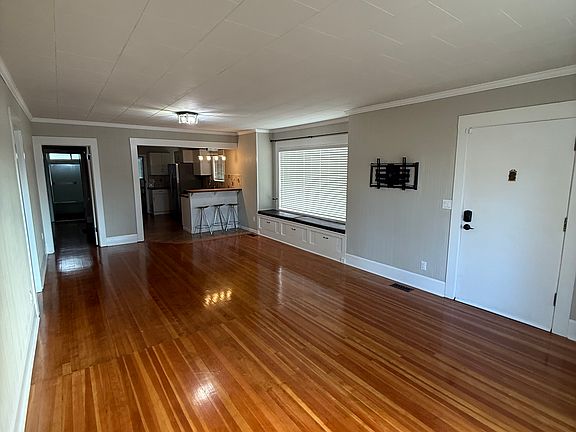 2nd image of 923 S 21st Ave