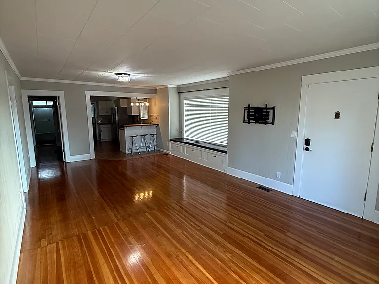 923 S 21st Ave — Photo 2