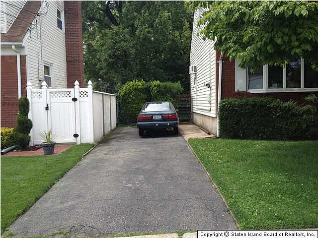 2nd image of 182 Lincoln Ave