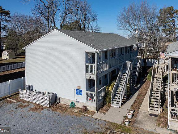 4th image of 204 143rd St Unit 103