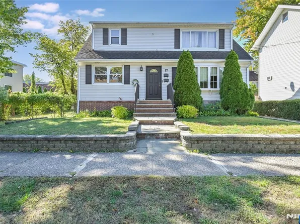 17 Oak St, Rochelle Park, NJ 07662