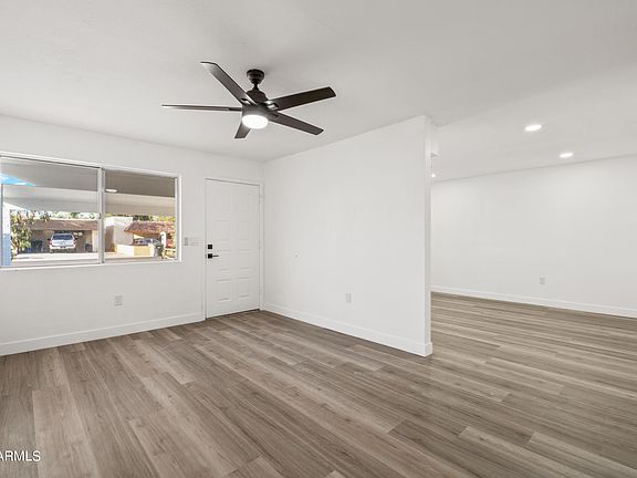 5th image of 442 E ROYAL PALMS Drive