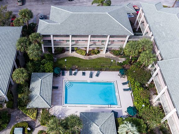 3rd image of 151 Oyster Bay Cir APT 220
