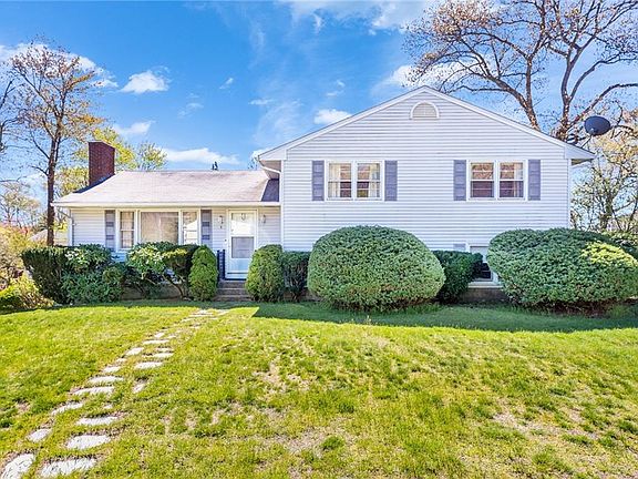 2nd image of 5 Taylor Cir