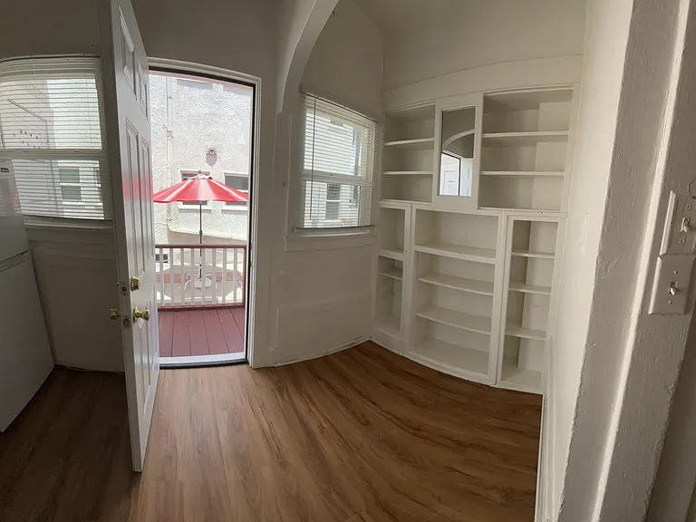 643 E 7th St #2 — Photo 4
