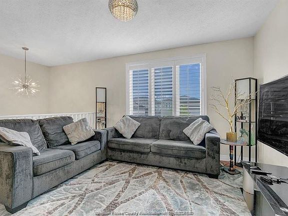 3rd image of 2222 McKay Ave