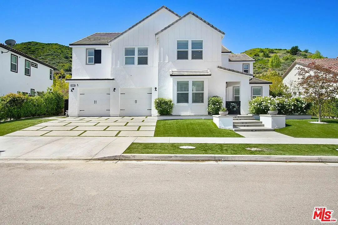 6 bed, 4289 sqft, $10,750 — Photo 1