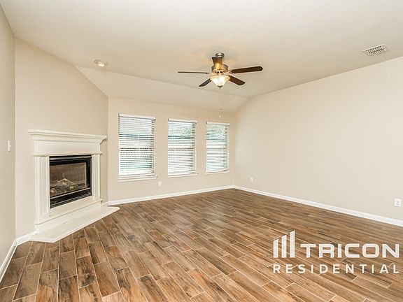 3rd image of 321 Waterton Dr