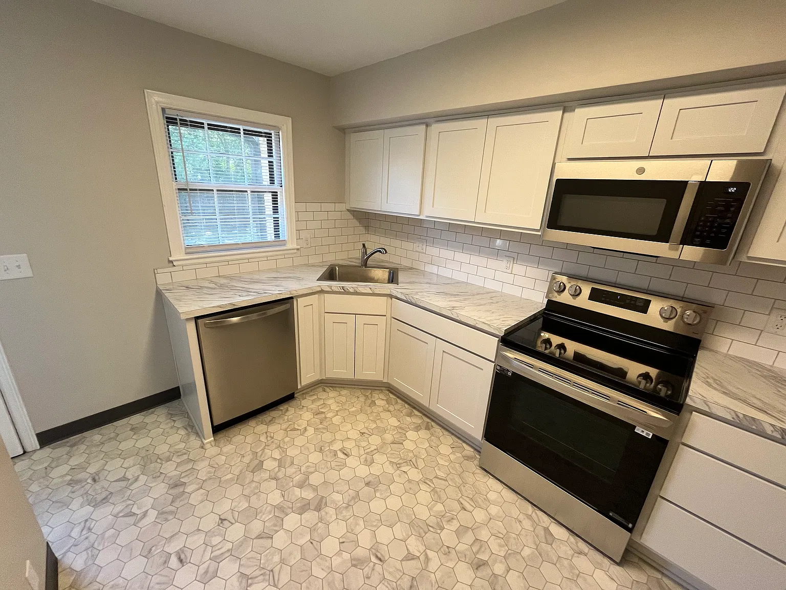 2 bed, 800 sqft, $1,050 — Photo 3