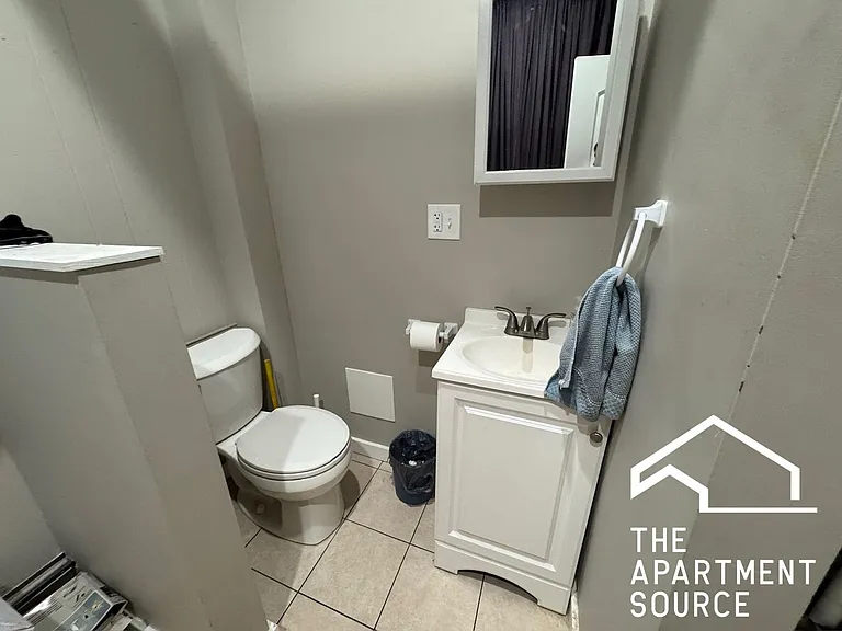 1045 W Polk St #1R — Photo 7