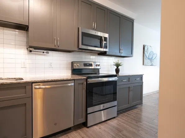 100 E Washington St APT 36, Greenville, SC 29601