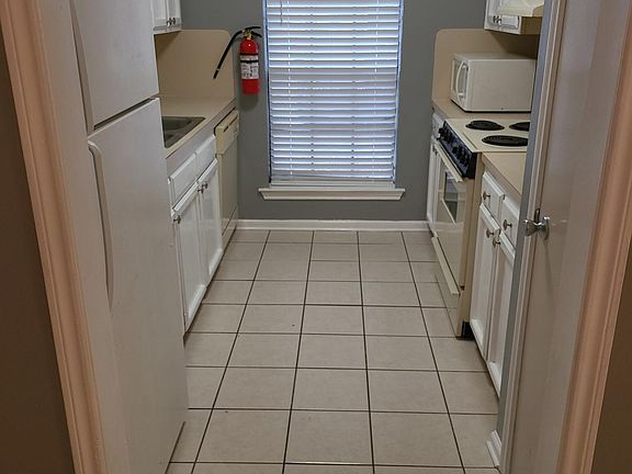 3rd image of 1108 Willow Creek Dr