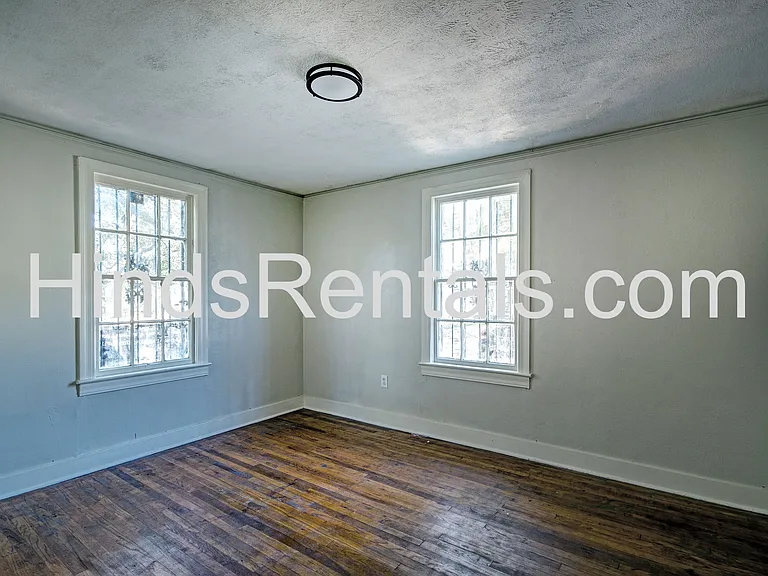 235 Dunbar St — Photo 4