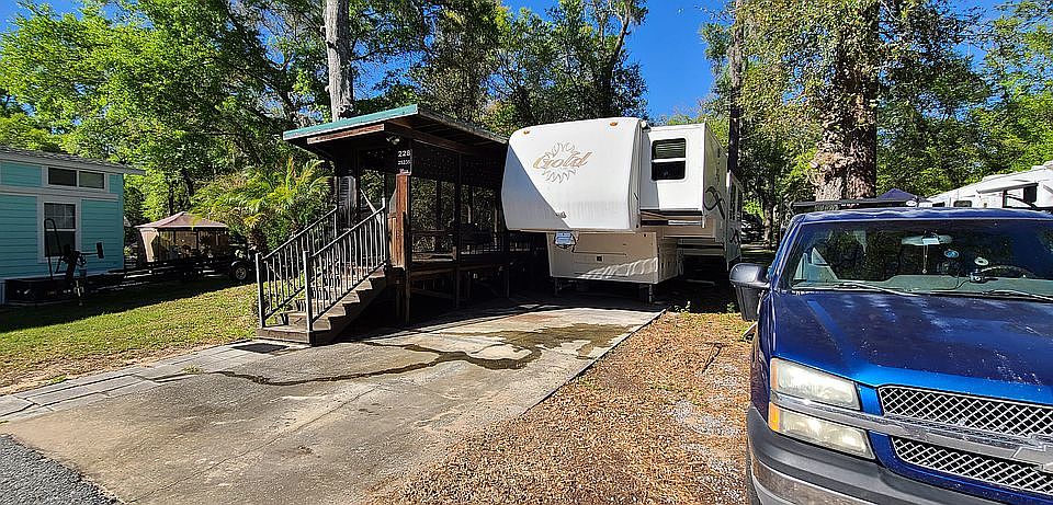 Lg lot, extra parking, deck