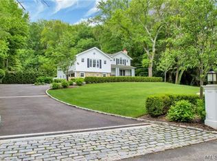55 Harbor Ln, Roslyn, NY 11576