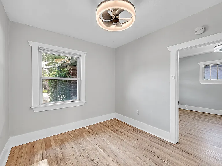 1205 S Lincoln St — Photo 13
