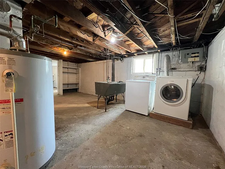 2423 Princess Ave — Photo 23