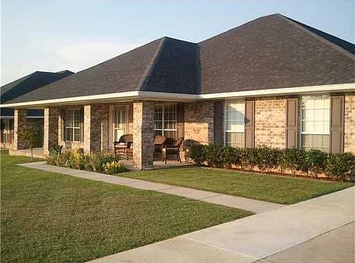 3rd image of 15384 Camelot Dr