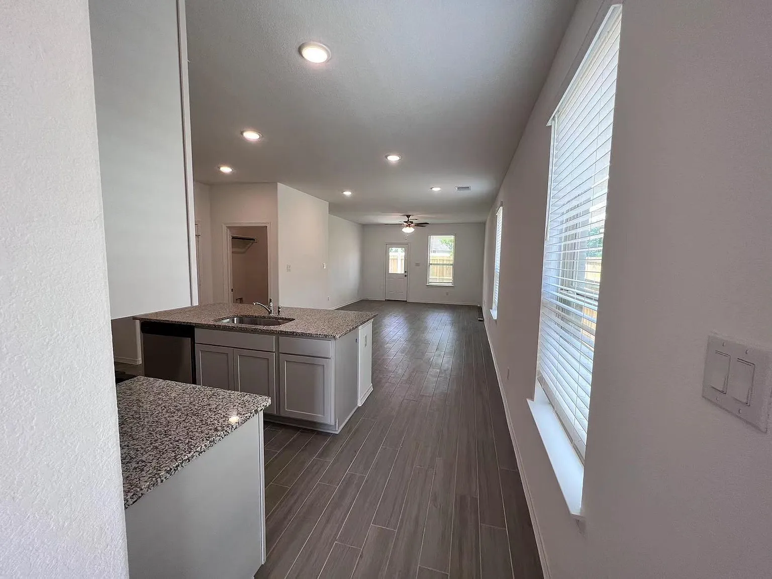 4 bed, 2.0 bath, 1521 sqft, $1,999 — Photo 4