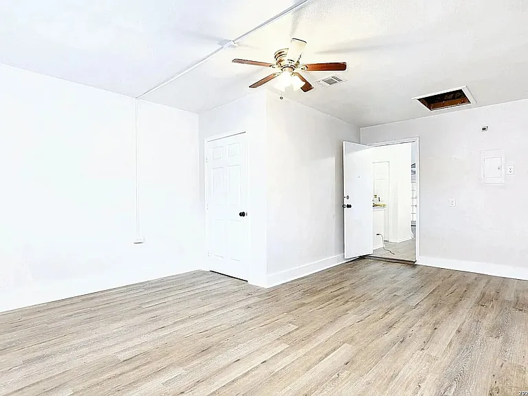 4026 Winter Sunrise Dr — Photo 9