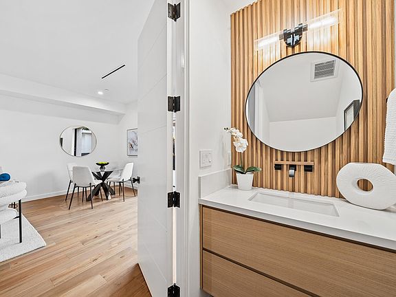 3rd image of 1327 N Fuller Ave #10