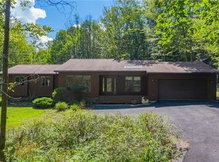 29 Spruce Peak Rd, Acme, PA 15610