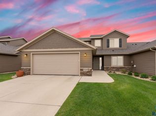 5709 S Plainside Pl, Sioux Falls, SD 57108
