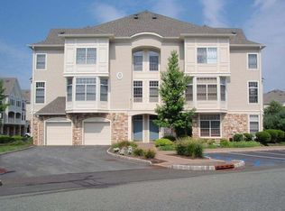 925 Kensington Ln, Livingston, NJ 07039