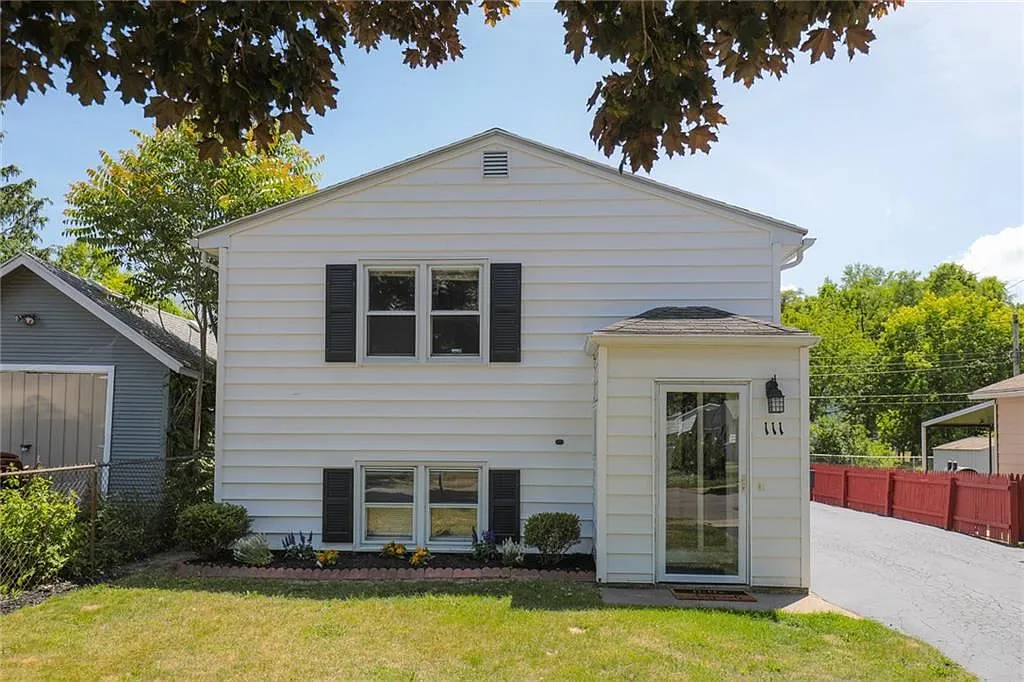 111 Leroy St photo 1