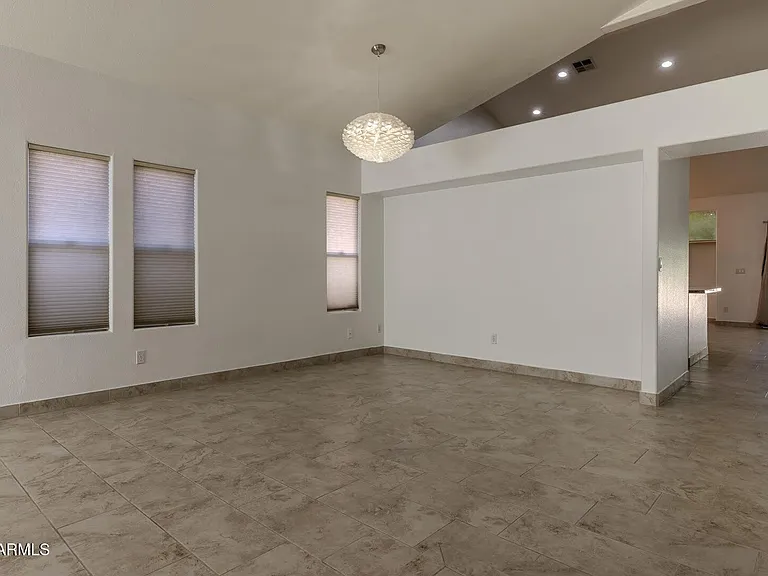 3125 E Cottonwood Ln — Photo 4