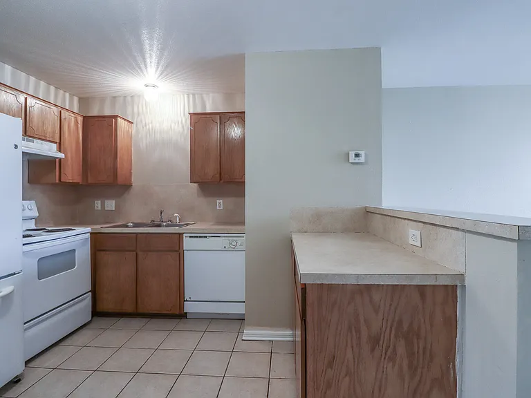 807 Leifester Cir #B — Photo 9