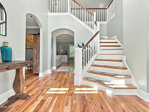 3rd image of 165 Glenmoor Drive