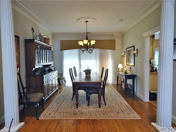 3rd image of 136 Hamlet Dr