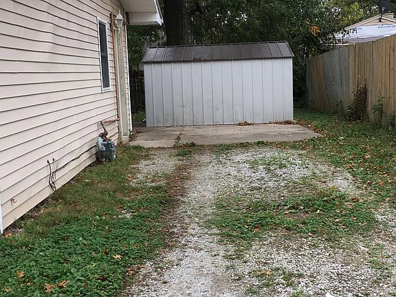 3rd image of 3943 Thrush Dr
